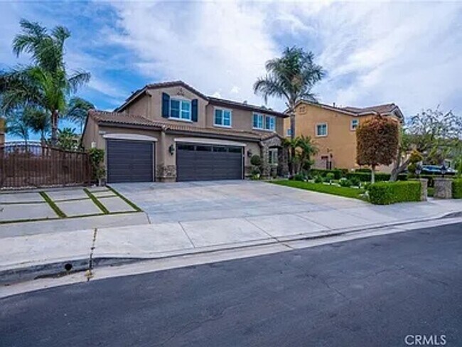 Building Photo - Absolutely Stunning home in Eastvale & loc...