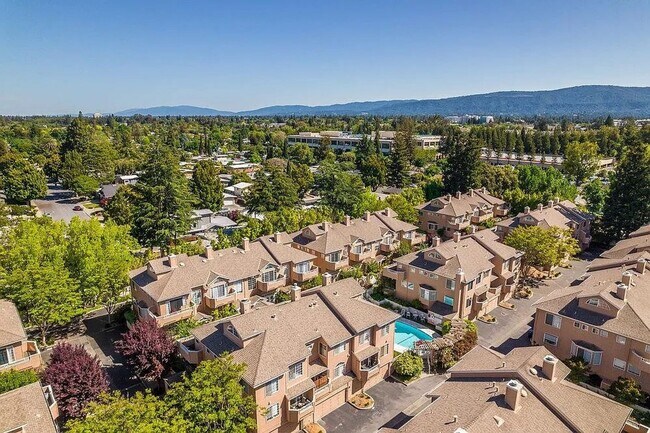 Building Photo - Charming 3BR|2.5BA Palo Alto Townhome – Pr...
