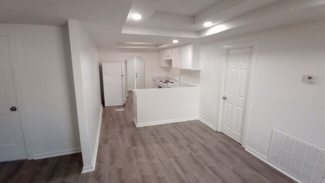 Building Photo - Remodeled 3 bed 2 bath home off of Greensb...