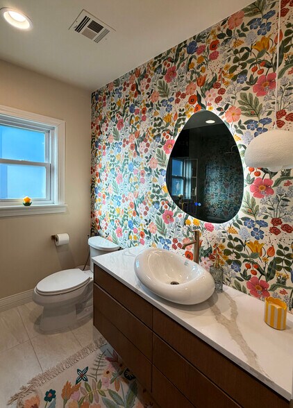 Building Photo - 2023 E 14th Pl