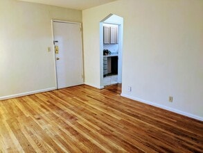 Building Photo - 5922 Belmont Ave