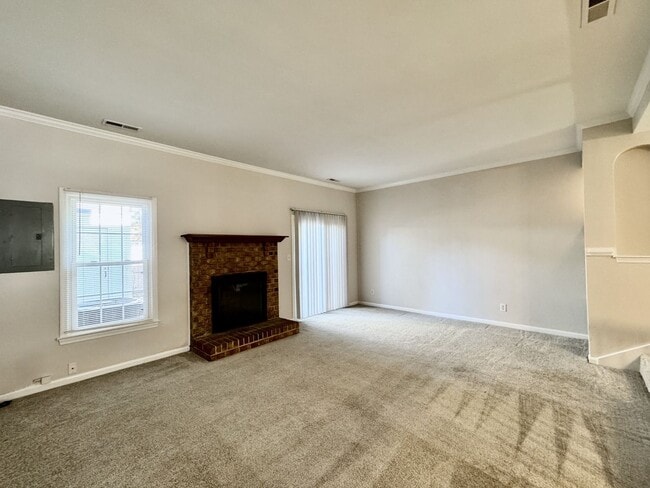 Building Photo - All Brick, End Unit Townhome in Kempsville...