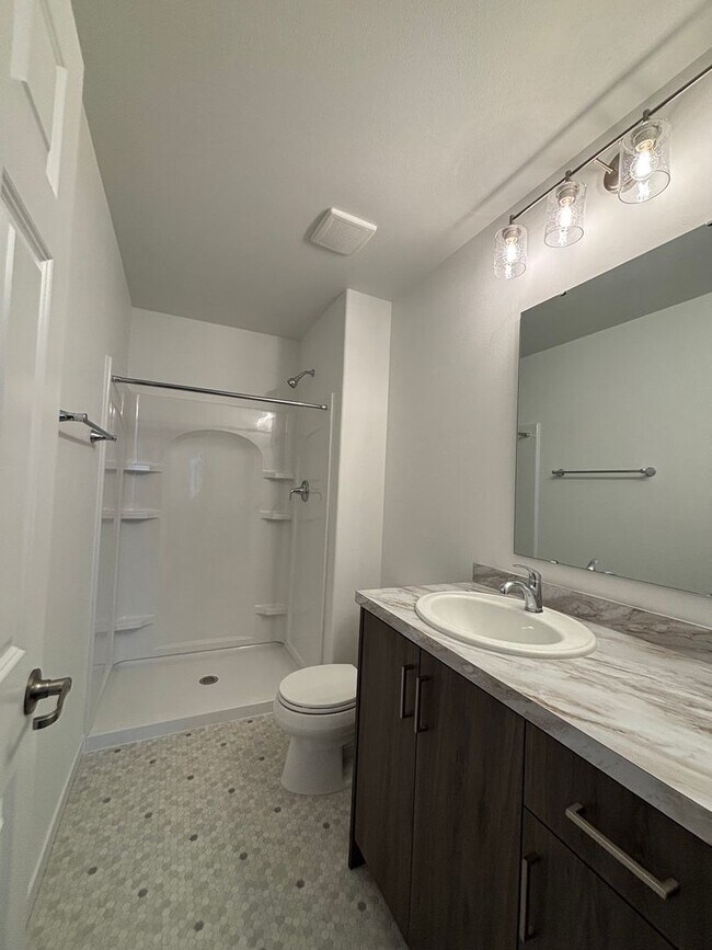 Building Photo - 3 Bed 3 Bath Townhome