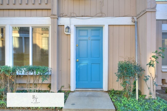 Building Photo - Refined Living with a Newly Remodeled 2 Bedroom 1 Bathroom 2 Story Duplex Residence