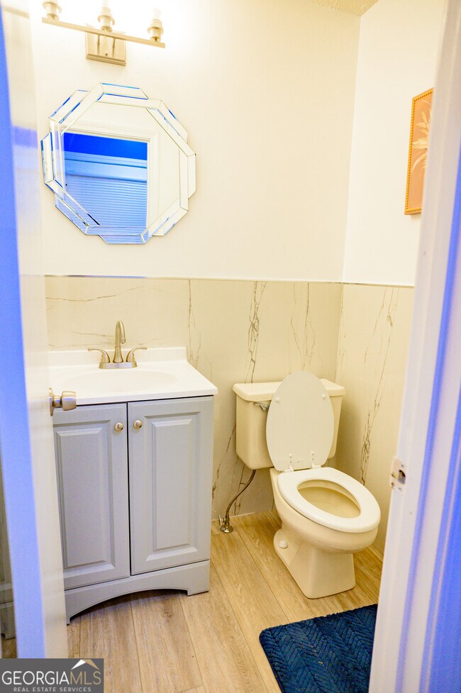 Building Photo - 390 Stoneridge Way