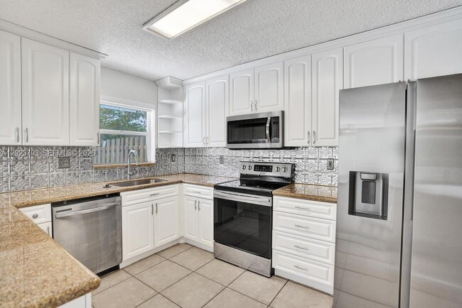 Building Photo - 21461 Sawmill Ct