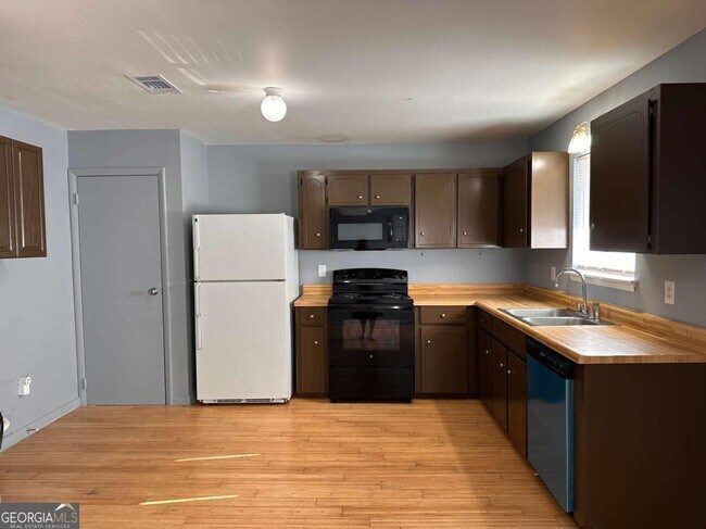 Building Photo - 107 Sea Parc St