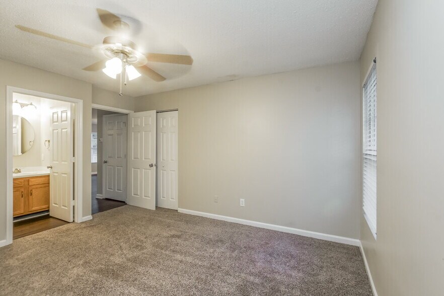 Building Photo - 1069 Park Meadow Dr