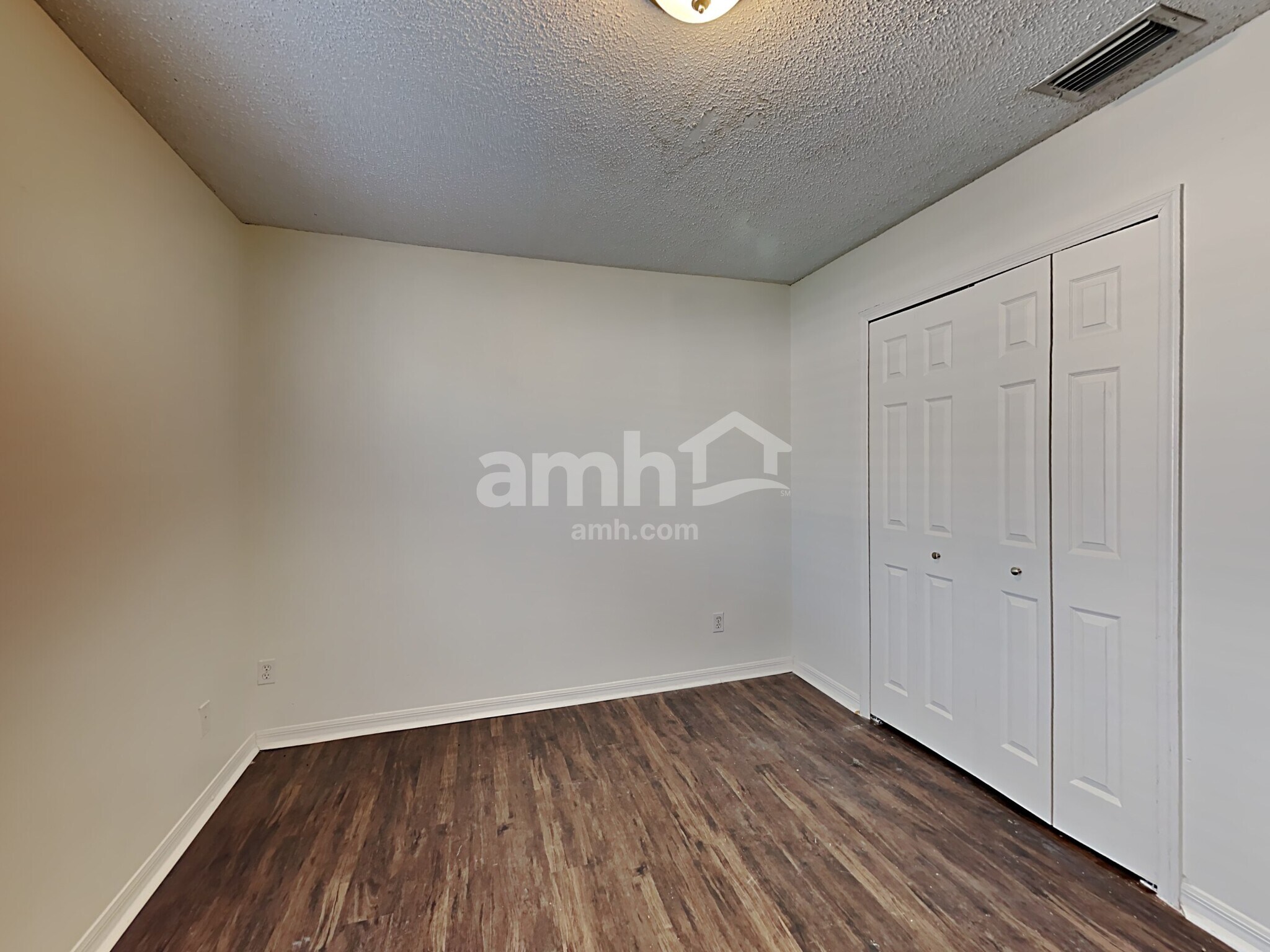 Building Photo - 581 NW Goldcoast Ave