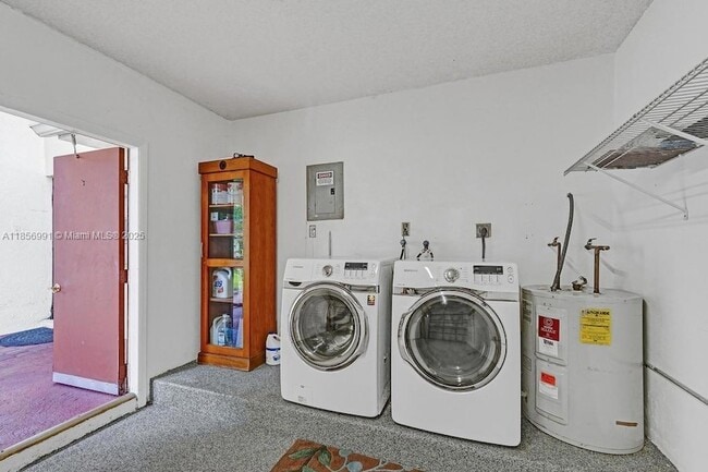 Building Photo - 9540 Sevilla Ln
