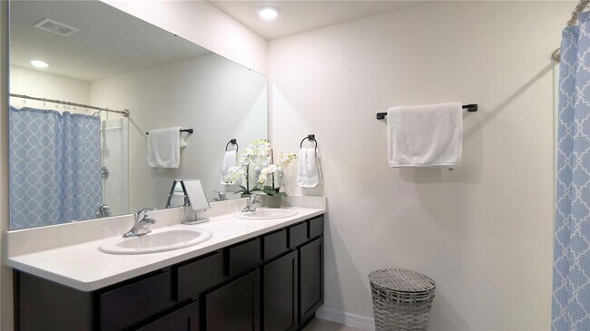 Building Photo - 7011 SW 136th Ln