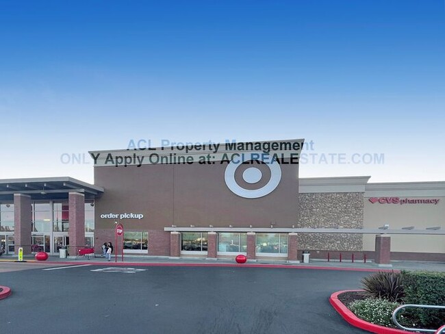 Building Photo - Charming & Affordable 1 Bedroom Home Acros...