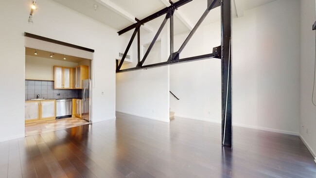 Building Photo - Amazing Oliver Loft in Emeryville!