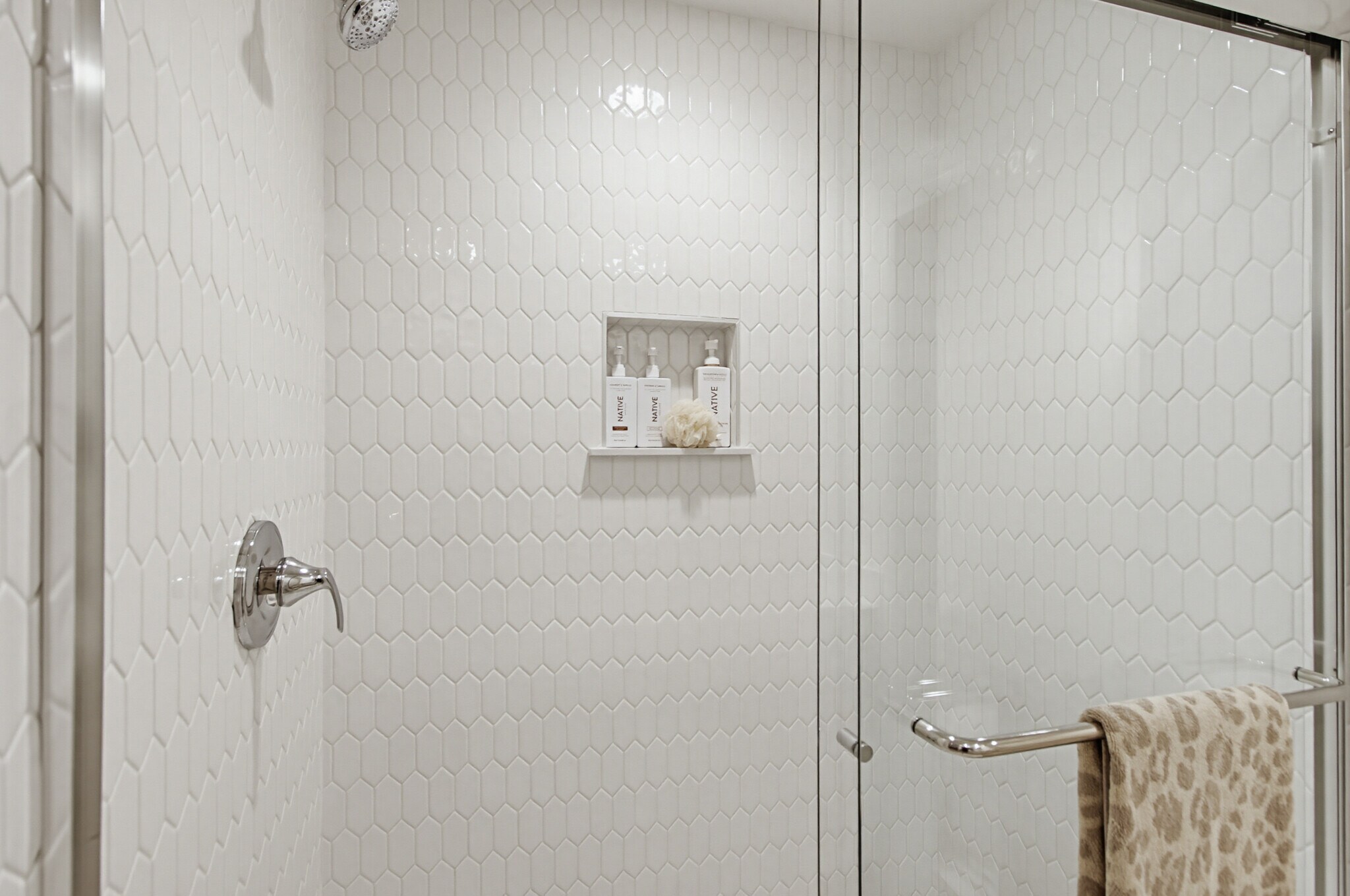 Building Photo - 2528 Delphinium Ln
