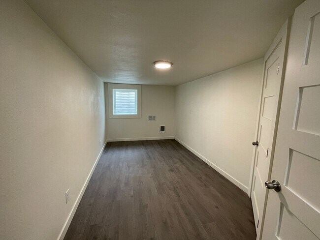 Building Photo - 505 W C St