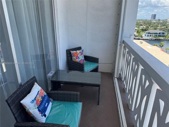 Building Photo - 3113 S Ocean Dr