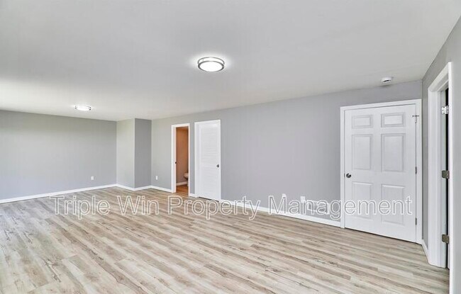 Building Photo - 4927 Triple Tree Ct
