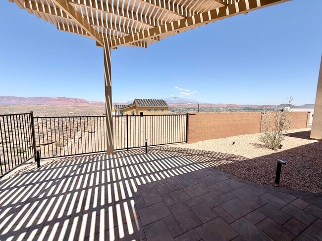 Building Photo - Beautiful Single-Level Home with Trail Access & Stunning Views!!! Pet Friendly!