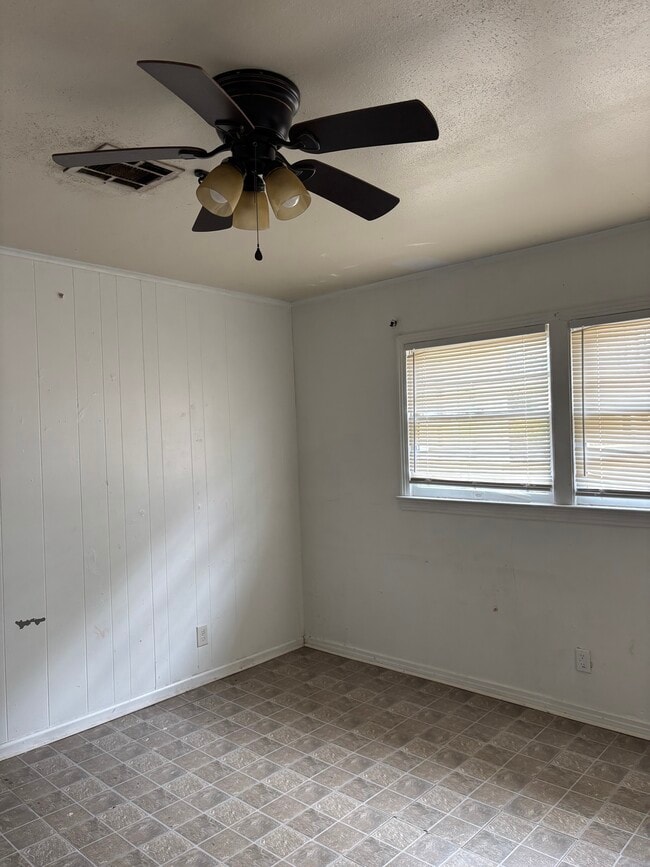 Building Photo - 1911 Lexington St