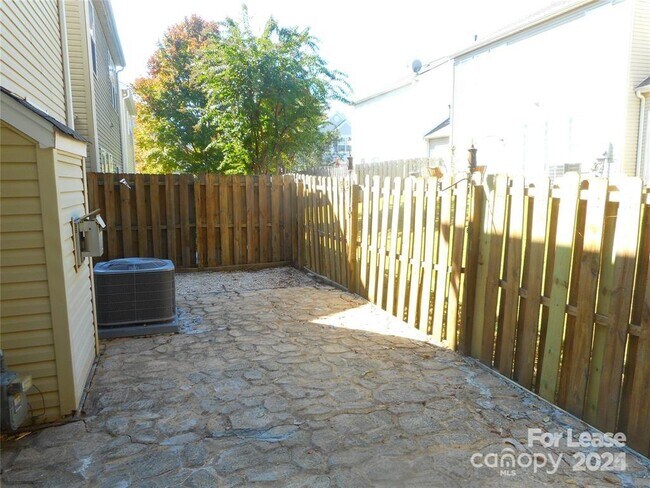 Building Photo - 11310 Ladonia Ct
