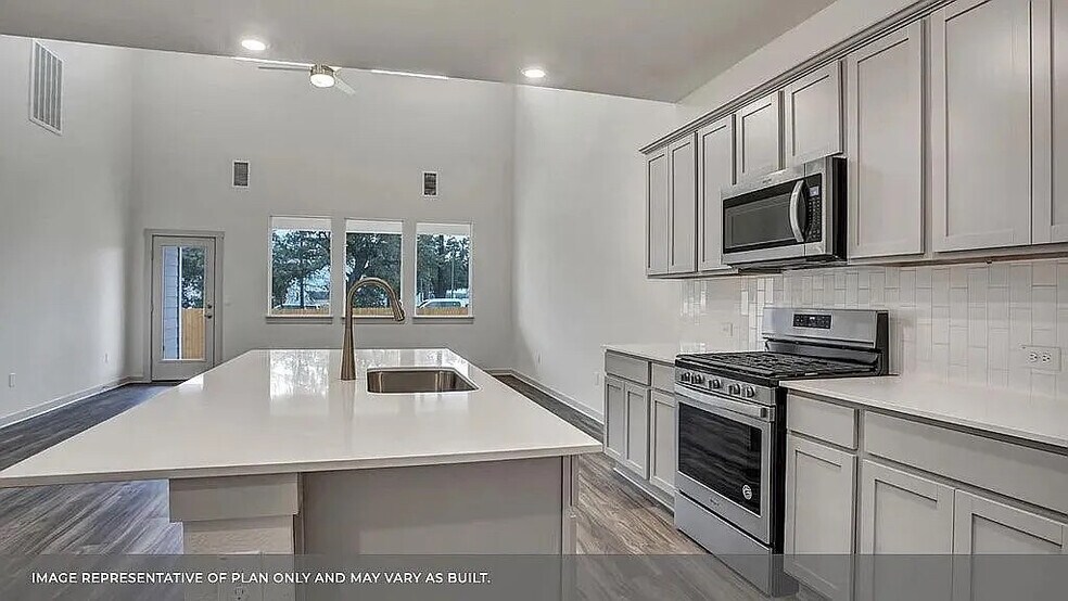 Building Photo - Room in House on Lubeck Dr