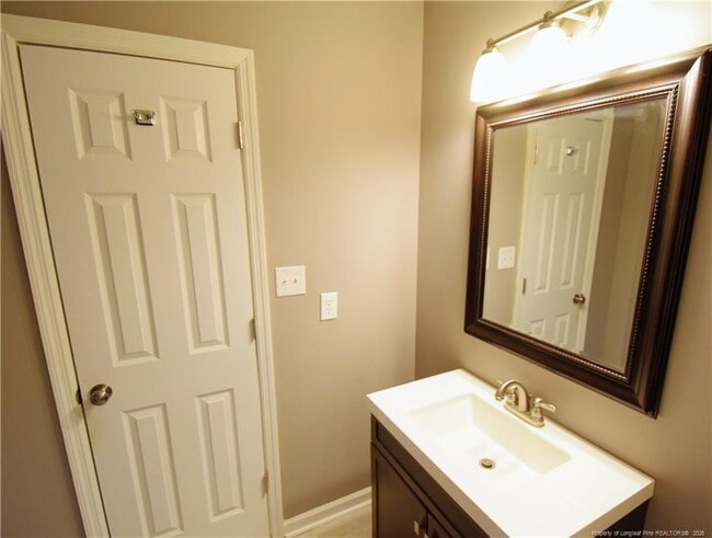 Building Photo - 6933 Woodmark Dr