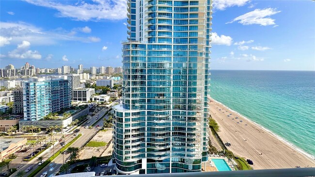 Building Photo - 17375 Collins Ave