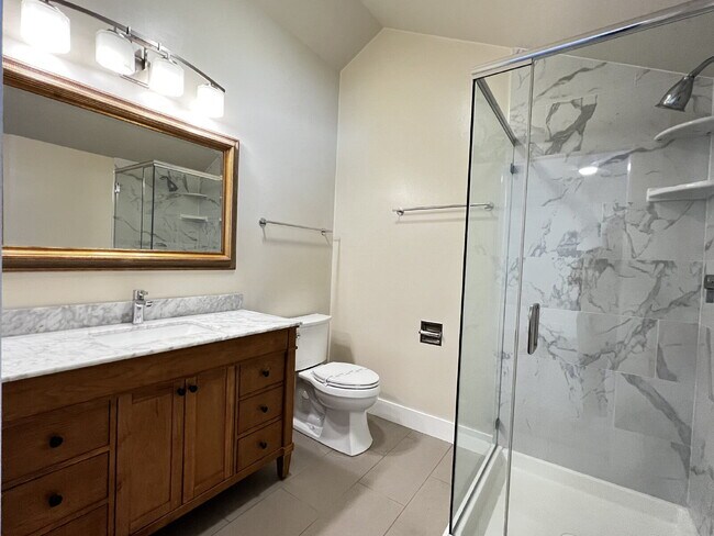 Building Photo - Bright and Spacious 5 Bedroom Home in San Anselmo