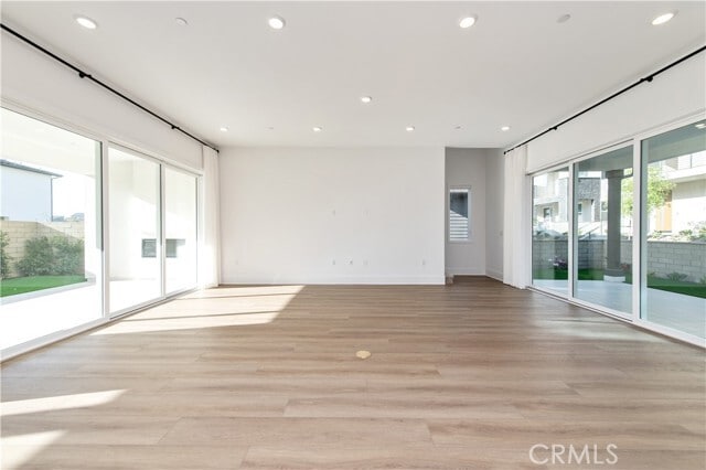 Building Photo - 246 Sora