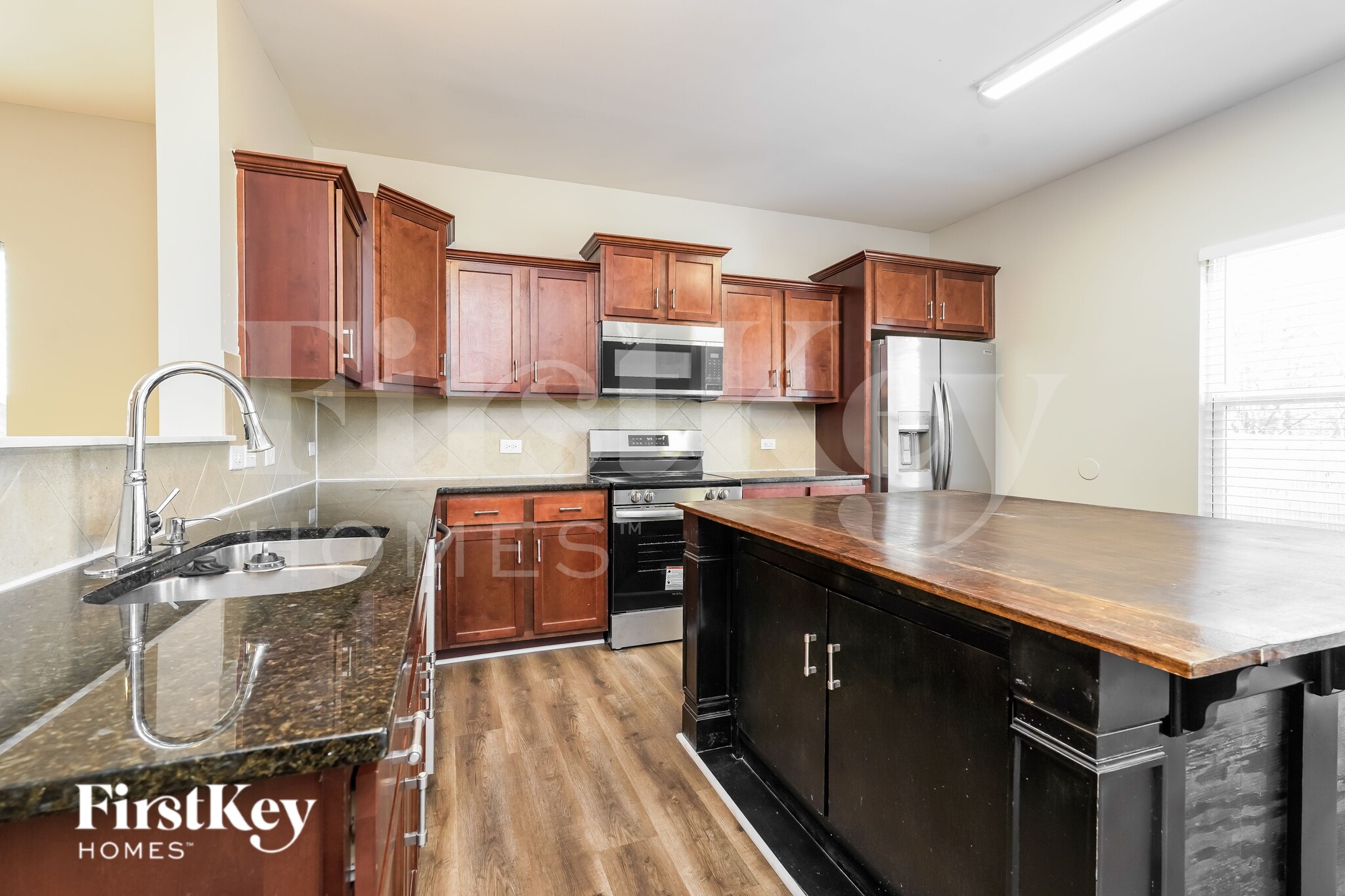 Building Photo - 409 Soaring St