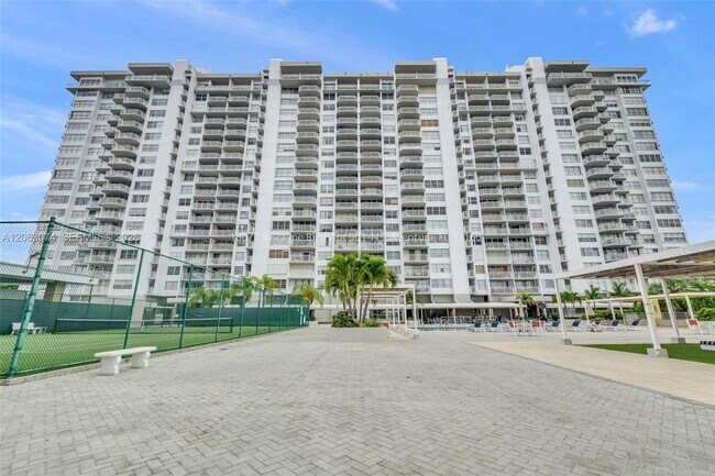 Building Photo - 18071 Biscayne Blvd