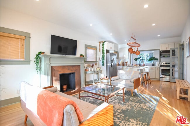 Building Photo - 1600 N Kingsley Dr