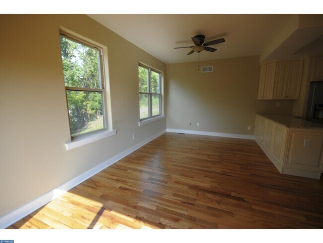 Building Photo - 242 Krams Ave
