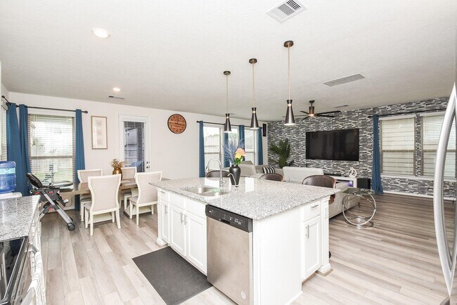 Building Photo - 17250 Texas Willow Dr