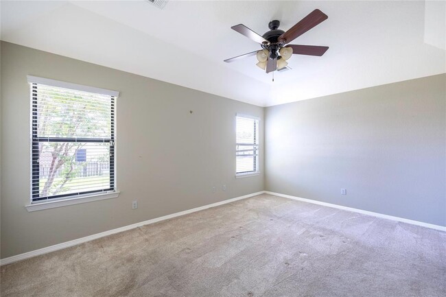 Building Photo - 119 Golfview Ct