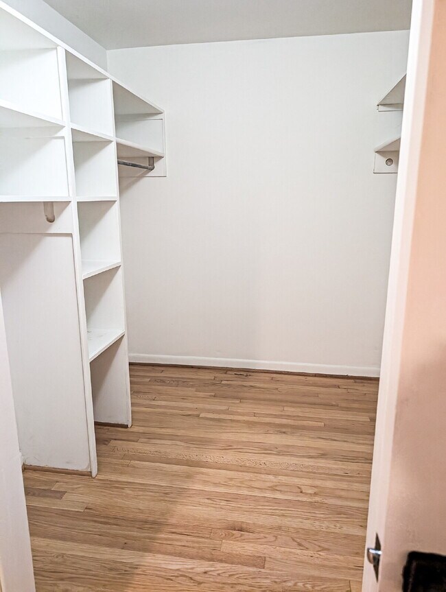 Building Photo - Fully Furnished 2BR/2BA Near USC – Pre-Leasing for January 2027