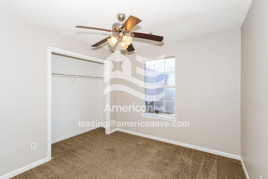 Building Photo - 423 Bradford Ln