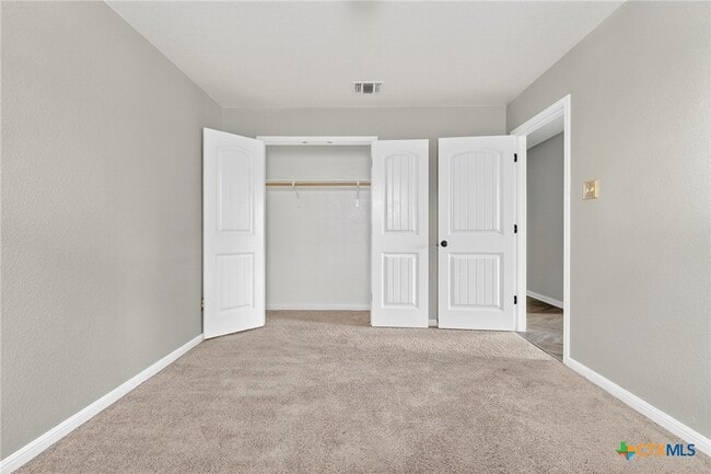 Building Photo - 102 W Libra Dr