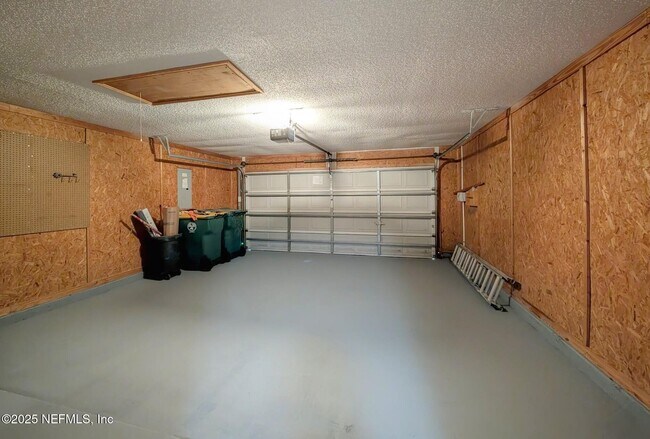 Building Photo - 12162 Millford Ln N