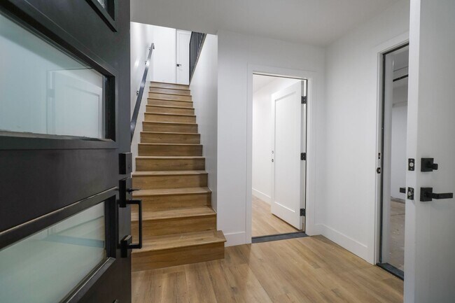 Building Photo - 4647 Pickford St