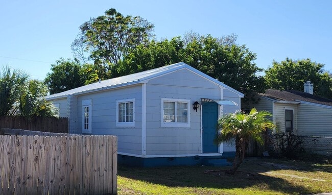 Building Photo - Bungalow in Northeast Gulfport