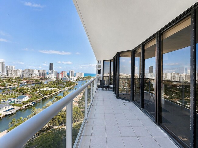 Building Photo - 3640 Yacht Club Dr