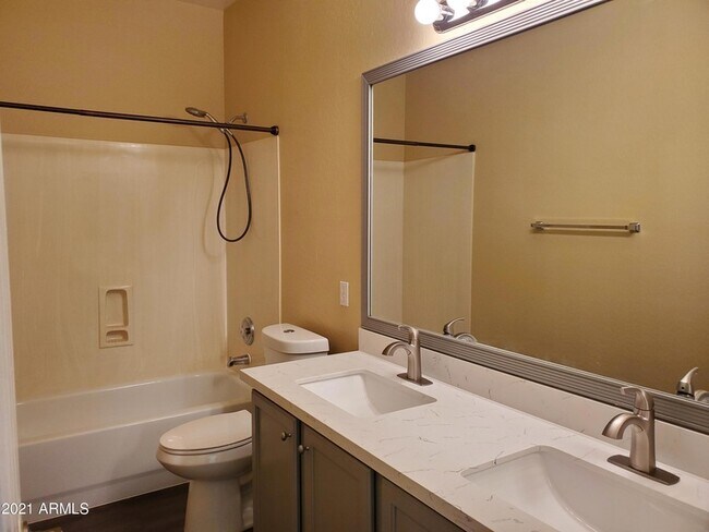 Building Photo - 2056 E Riviera Dr