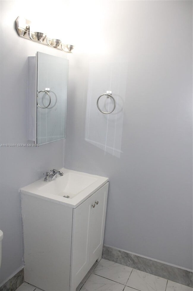 Building Photo - 3040 SW 69th Ave