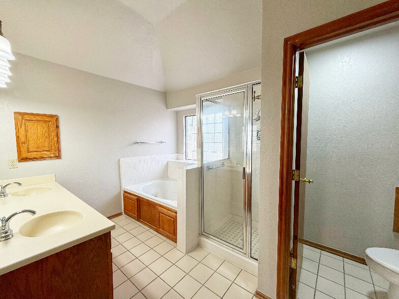 Building Photo - 6605 NW 134th St