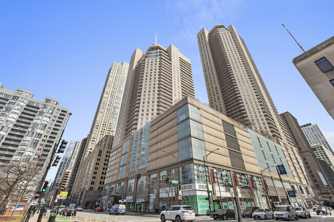 Building Photo - 545 N Dearborn St