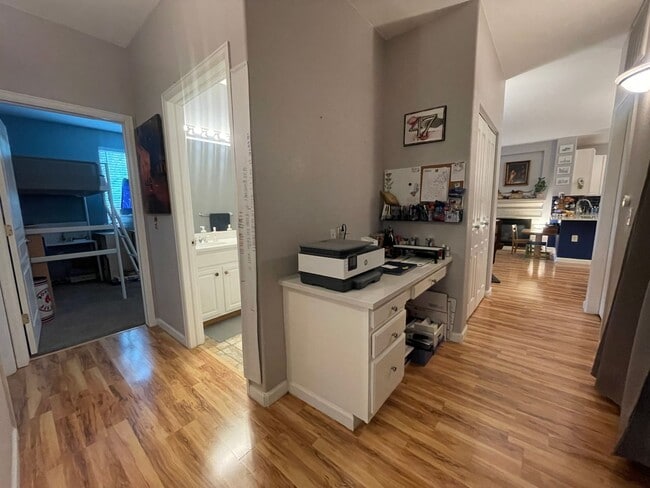 Building Photo - $0 DEPOSIT OPTION! LUXURIOUS 3BED/2BATH CONDO WITH MODERN UPGRADES