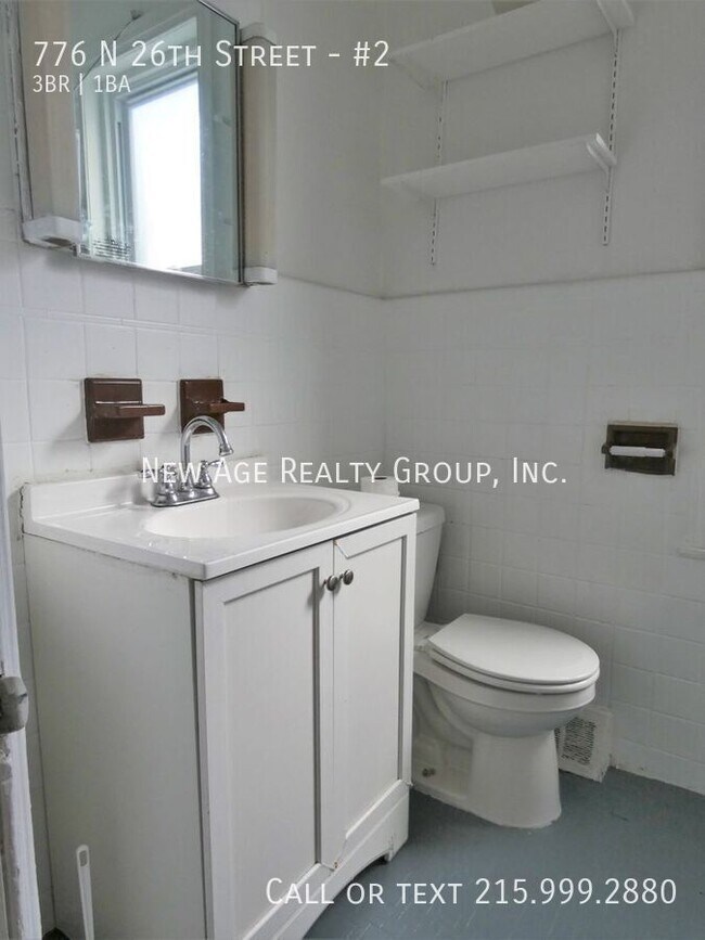 Building Photo - Bi-level apartment near the Art Museum!