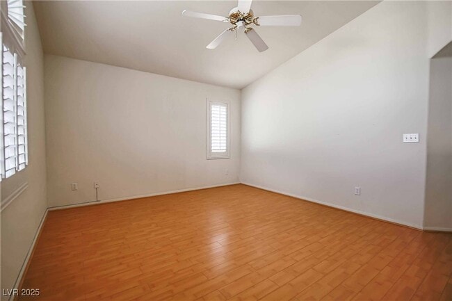 Building Photo - 10412 Shadowland Ave
