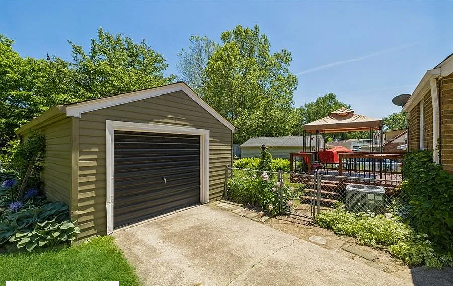 Building Photo - 1321 Merle Hay Rd
